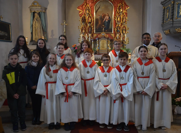 Sechs neue Ministranten in Saltendorf